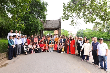 Участие на представители на посолството в организирано от Асоциацията за приятелство Виетнам-България -  Ханой посещение на древното село Дъонг Лам